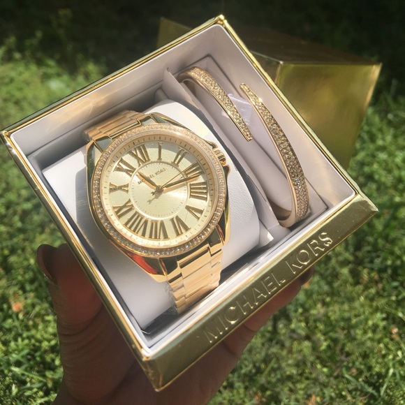 Michael Kors gift set watch and bangle - Picture 3 of 6